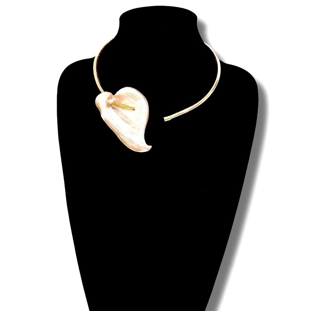 HEAD-TURNING BOTANICAL | Two-Tone Cala Lily Sculptural Statement Necklace | NEW - Picture 3 of 6